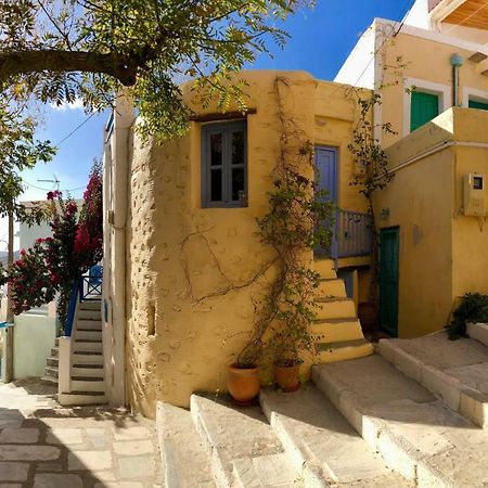 Traditional Medieval Stone House In "Ano Syros" Exteriör bild