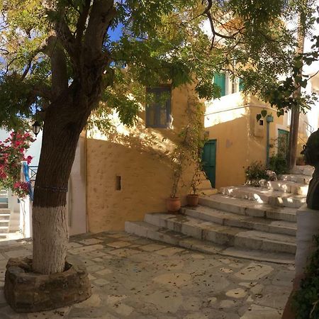 Traditional Medieval Stone House In "Ano Syros" Exteriör bild