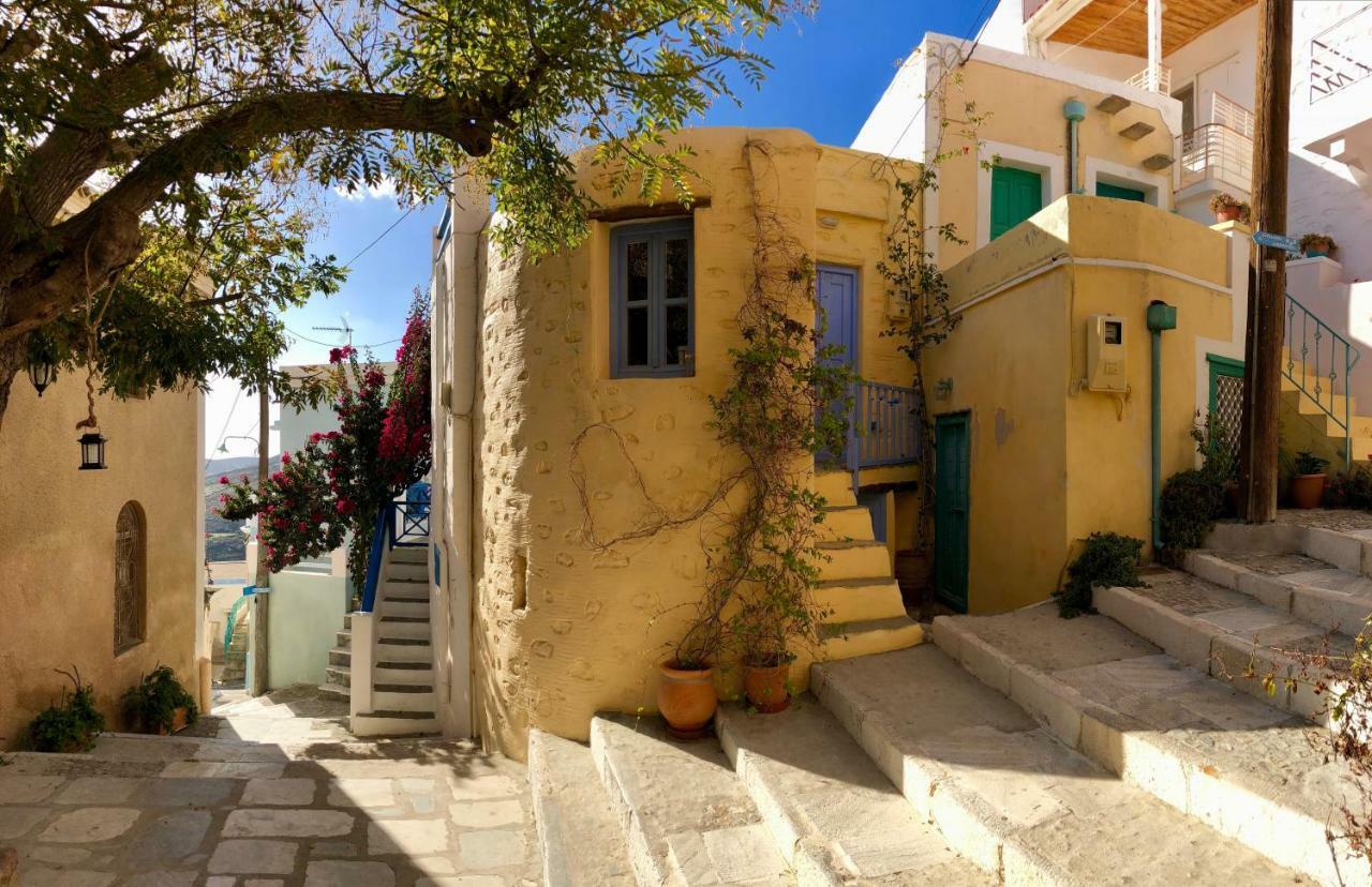 Traditional Medieval Stone House In "Ano Syros" Exteriör bild