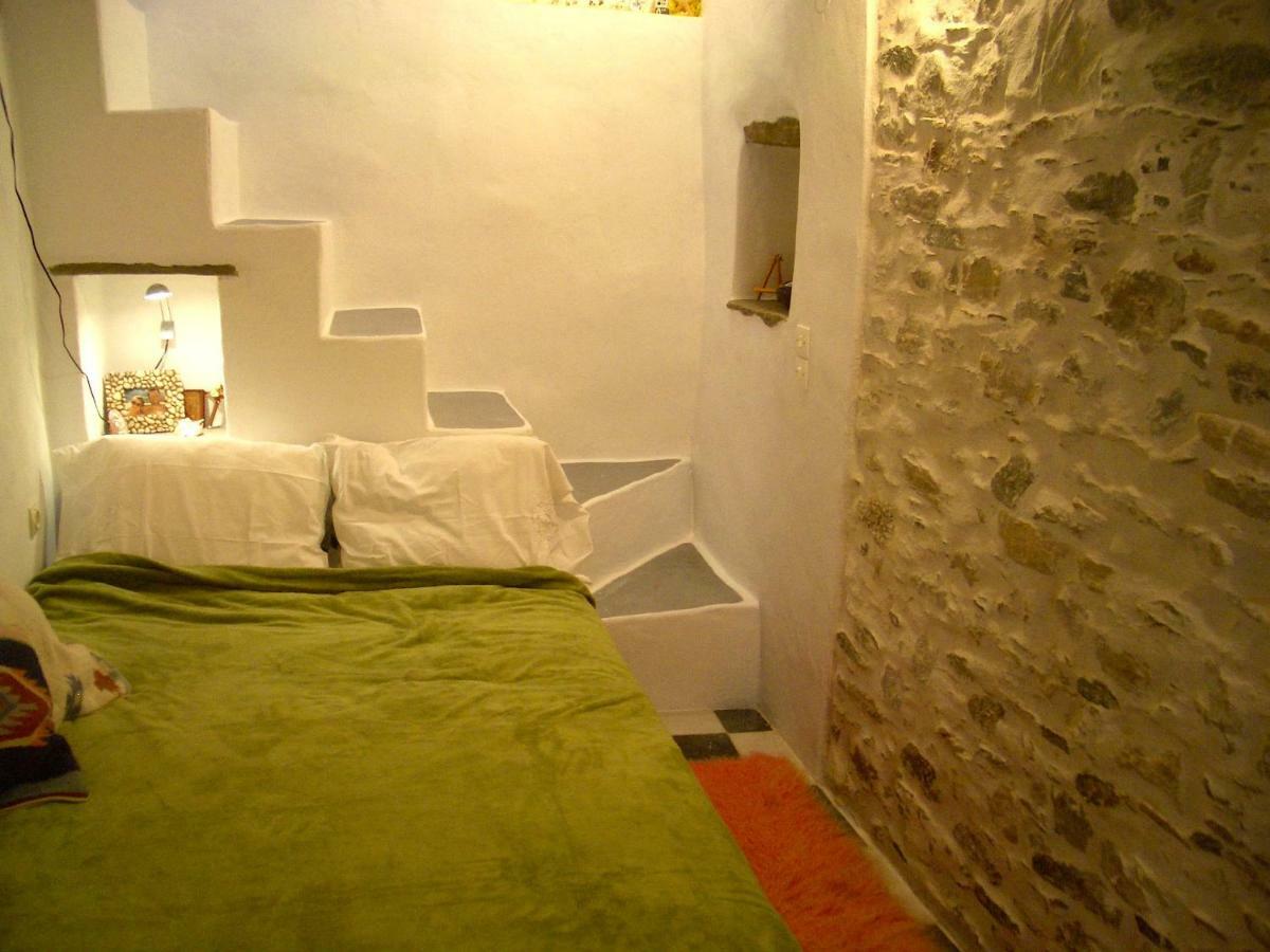 Traditional Medieval Stone House In "Ano Syros" Exteriör bild
