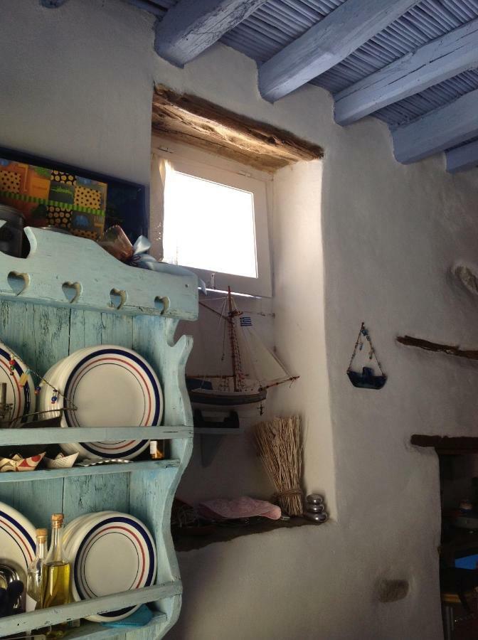 Traditional Medieval Stone House In "Ano Syros" Exteriör bild