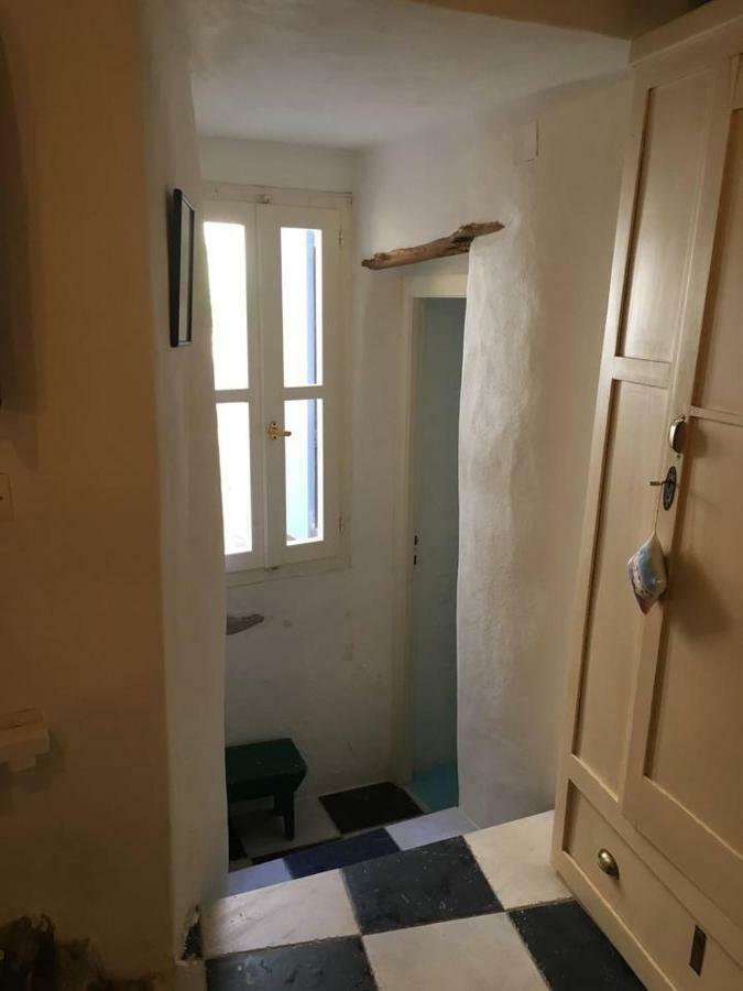 Traditional Medieval Stone House In "Ano Syros" Exteriör bild