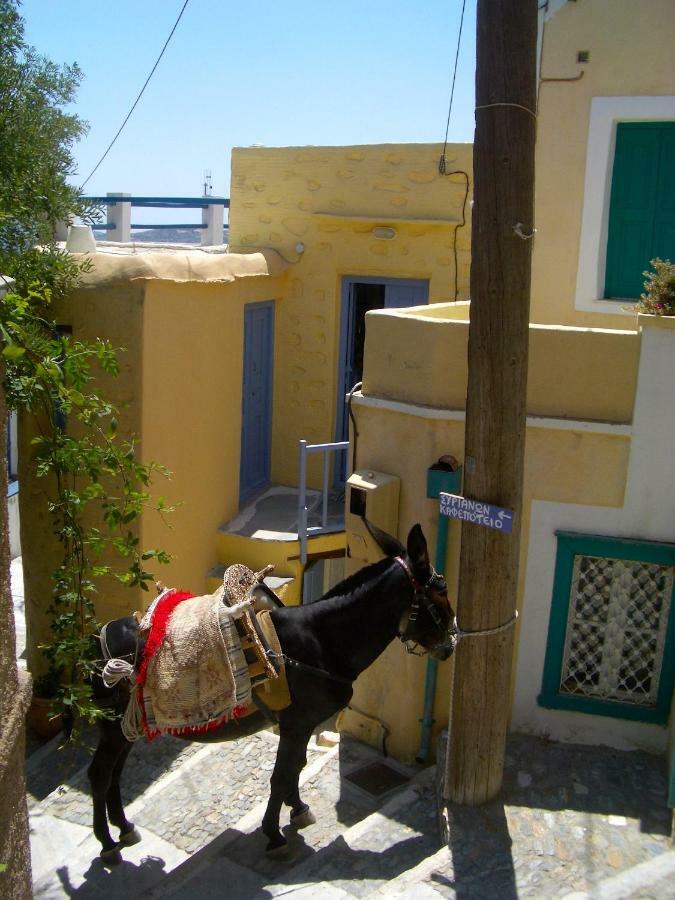 Traditional Medieval Stone House In "Ano Syros" Exteriör bild