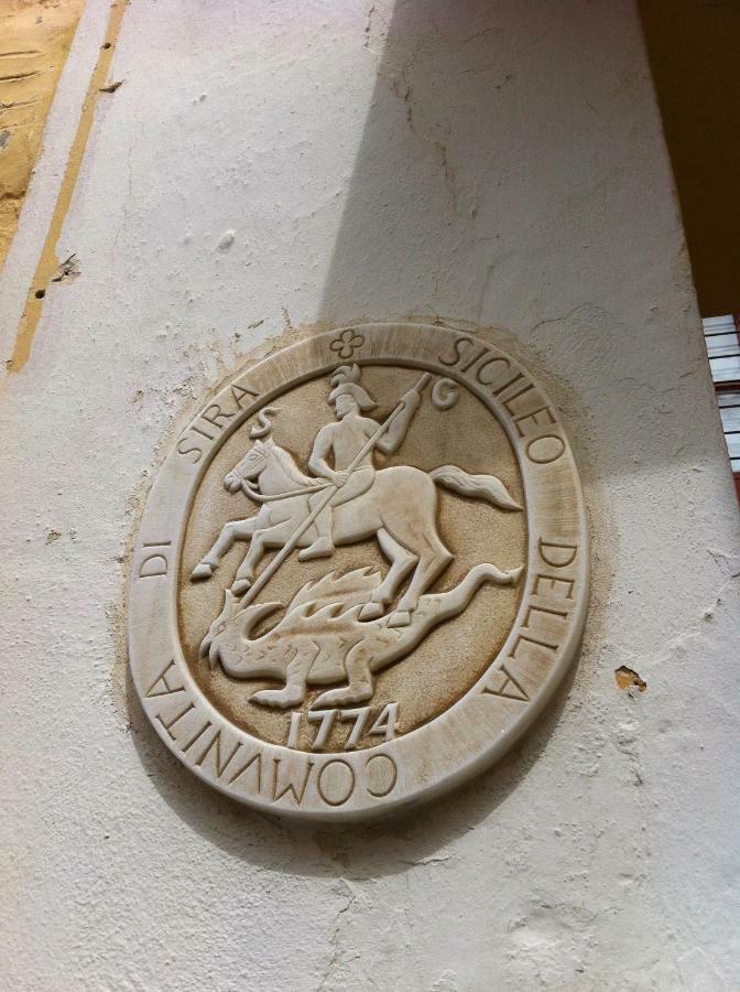 Traditional Medieval Stone House In "Ano Syros" Exteriör bild