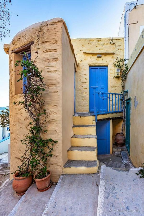 Traditional Medieval Stone House In "Ano Syros" Exteriör bild