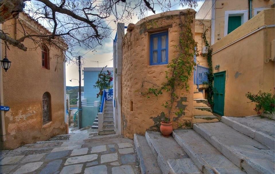Traditional Medieval Stone House In "Ano Syros" Exteriör bild