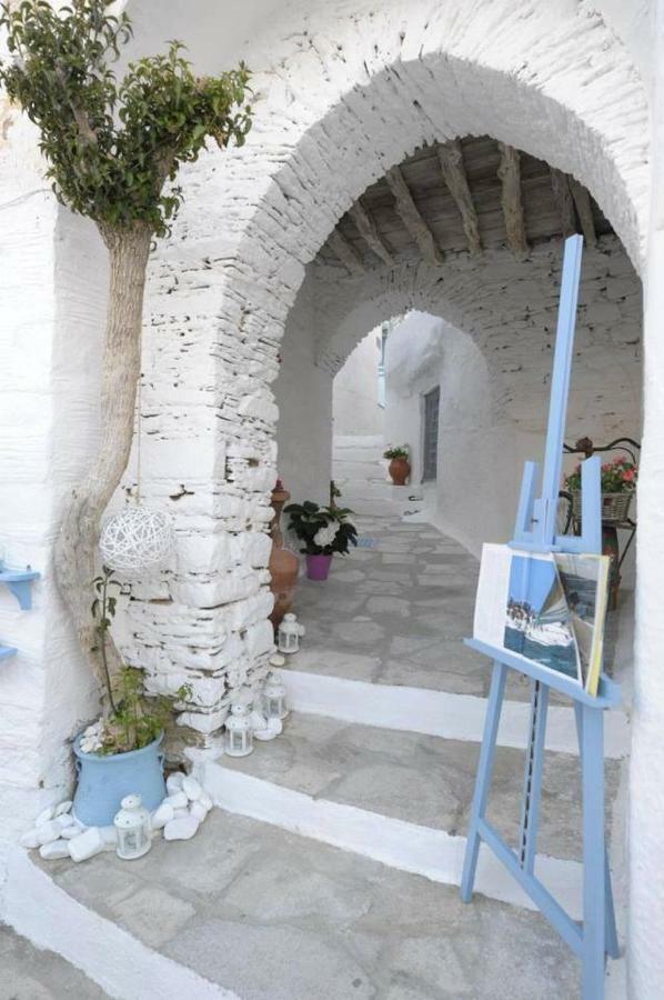 Traditional Medieval Stone House In "Ano Syros" Exteriör bild