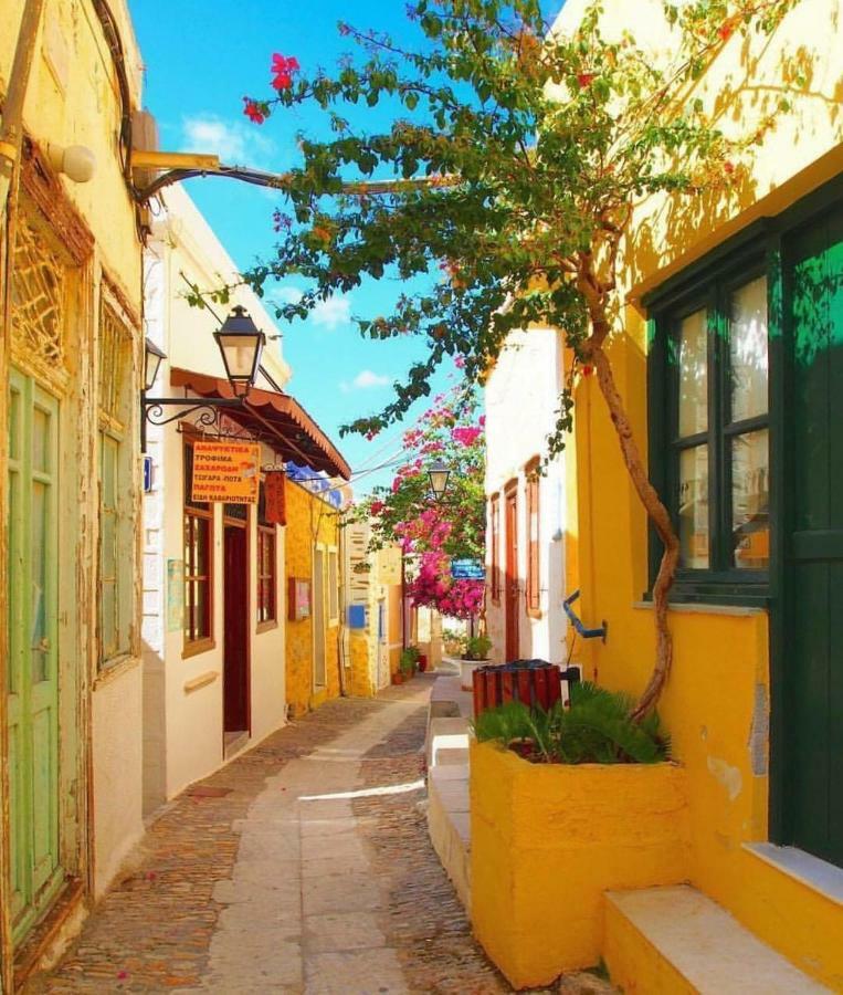 Traditional Medieval Stone House In "Ano Syros" Exteriör bild