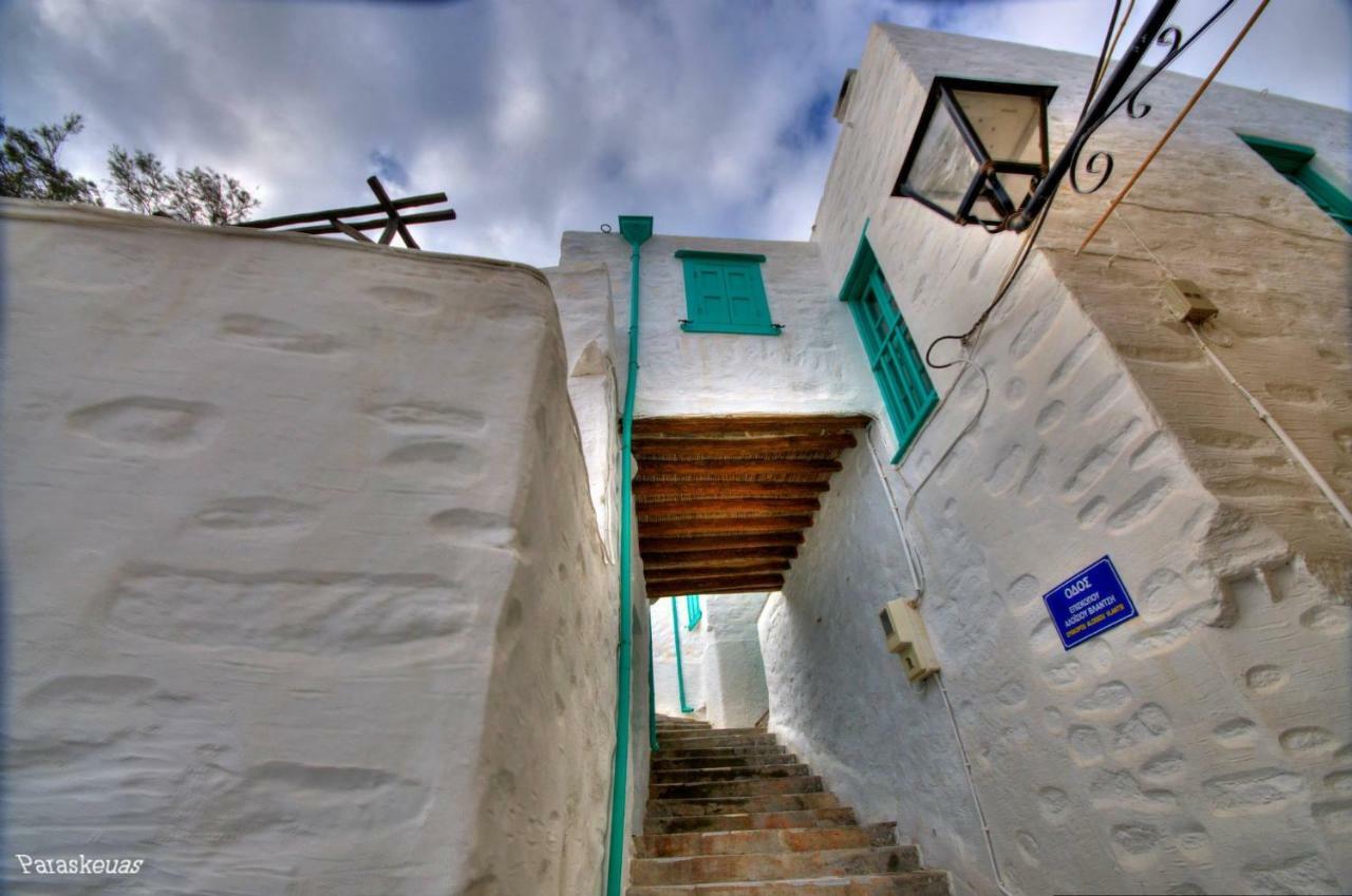 Traditional Medieval Stone House In "Ano Syros" Exteriör bild